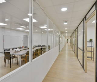 Espace indépendant 300 m² 25 postes Coworking Place de la Joliette Marseille 13002 - photo 8